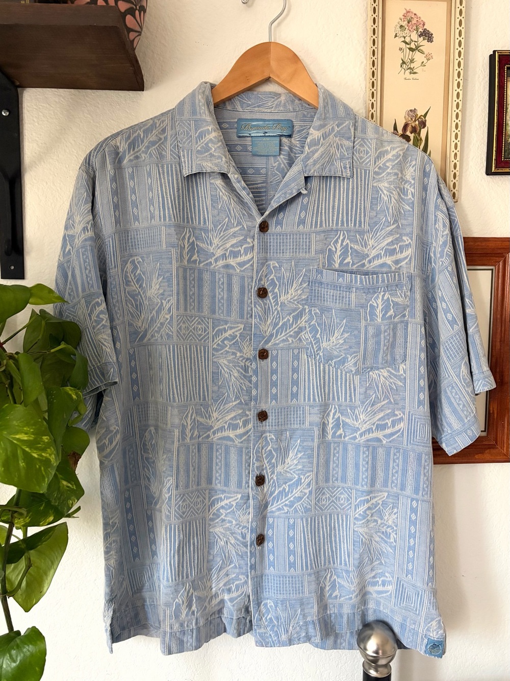 Vintage Silk Hawaiian Light Blue Tropical Print Men’s Short-Sleeve Shirt Medium